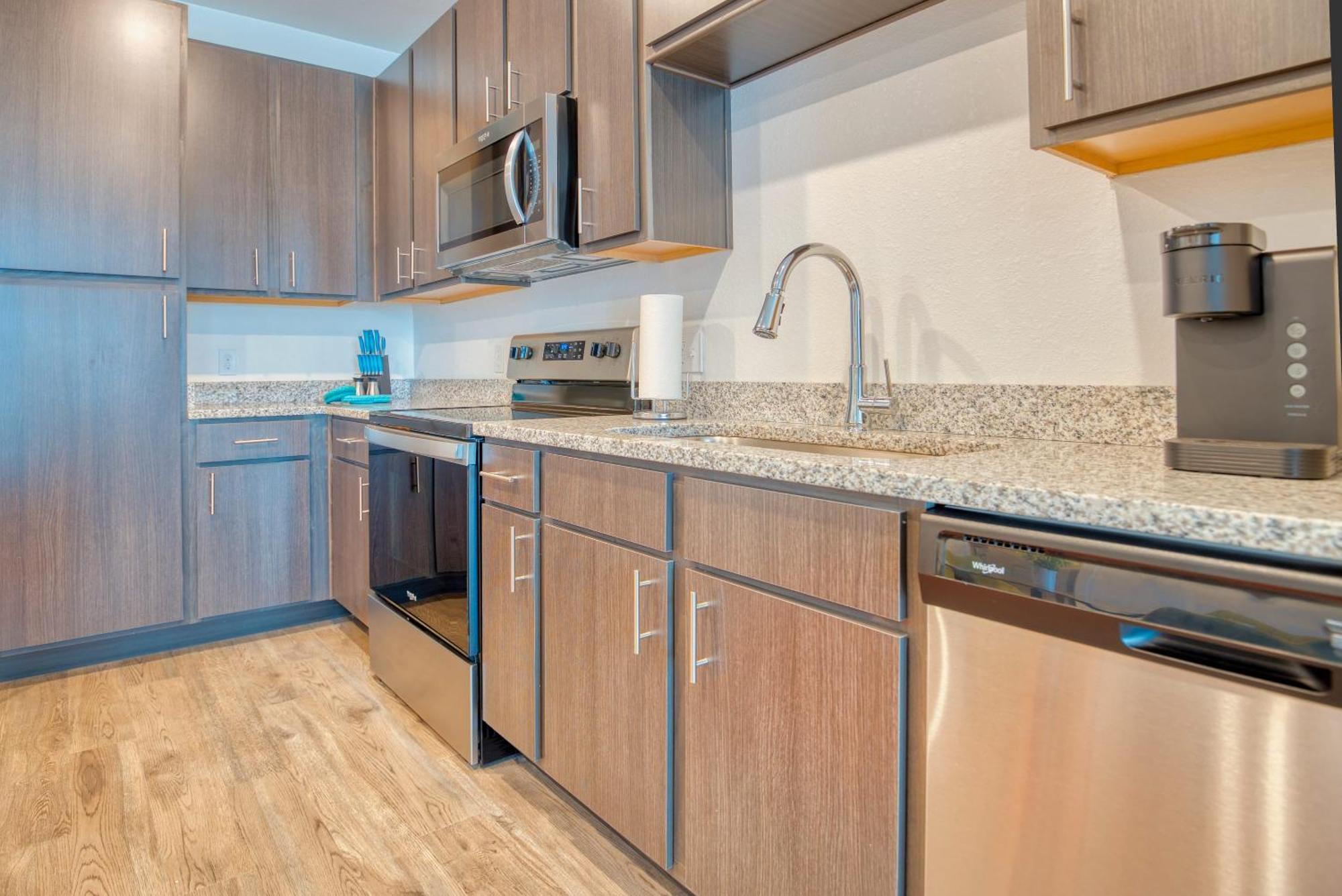 Deluxe One Bedroom Apartment غينزفيل، فلوريدا المظهر الخارجي الصورة