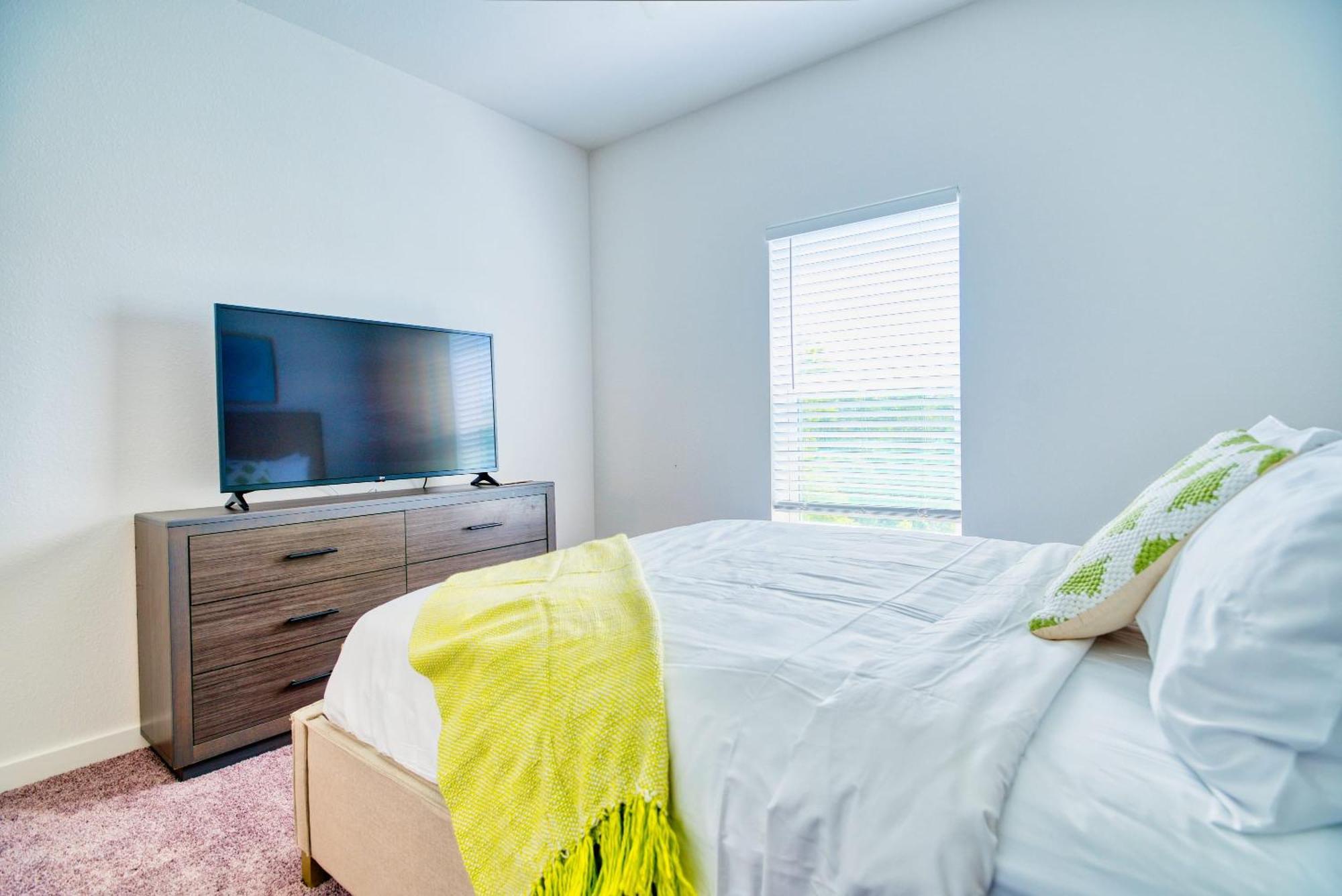 Deluxe One Bedroom Apartment غينزفيل، فلوريدا المظهر الخارجي الصورة