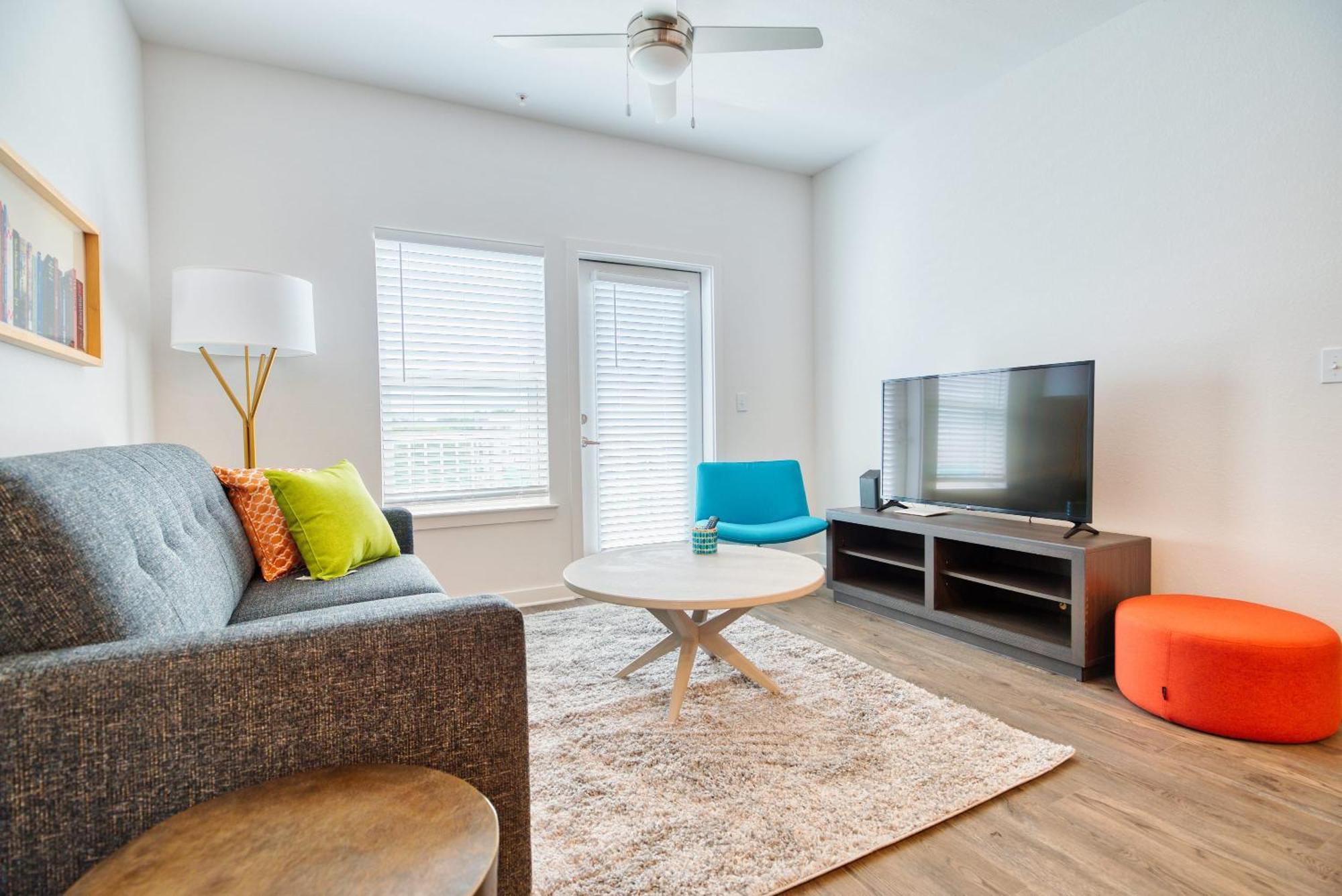 Deluxe One Bedroom Apartment غينزفيل، فلوريدا المظهر الخارجي الصورة